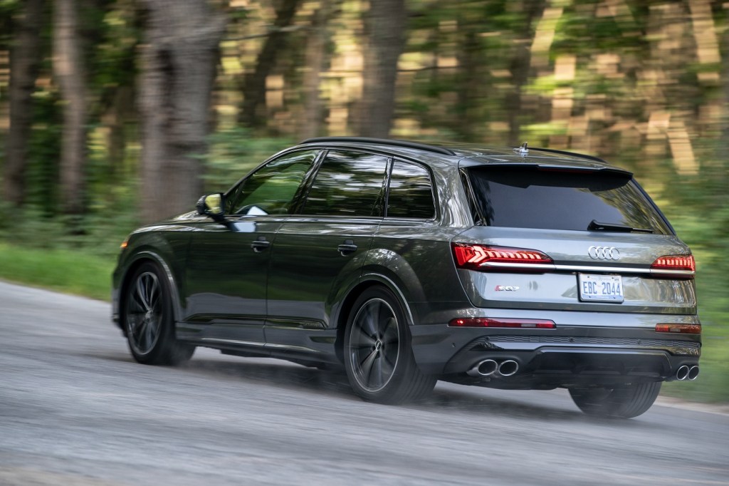 A gray Audi SQ7 from the rear  