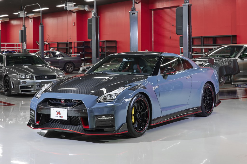 Mus stimulere hund Can a 2022 Chevrolet C8 Corvette Keep up With a Nissan GT-R NISMO?