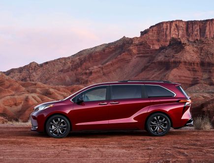 3 Reasons to Buy a 2022 Chrysler Pacifica, Not a Toyota Sienna