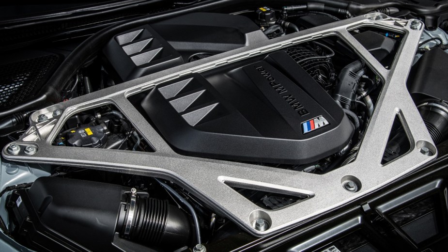 the engine bay and new bracing that is found in the 2023 BMW M4 CSL which offers increased performance