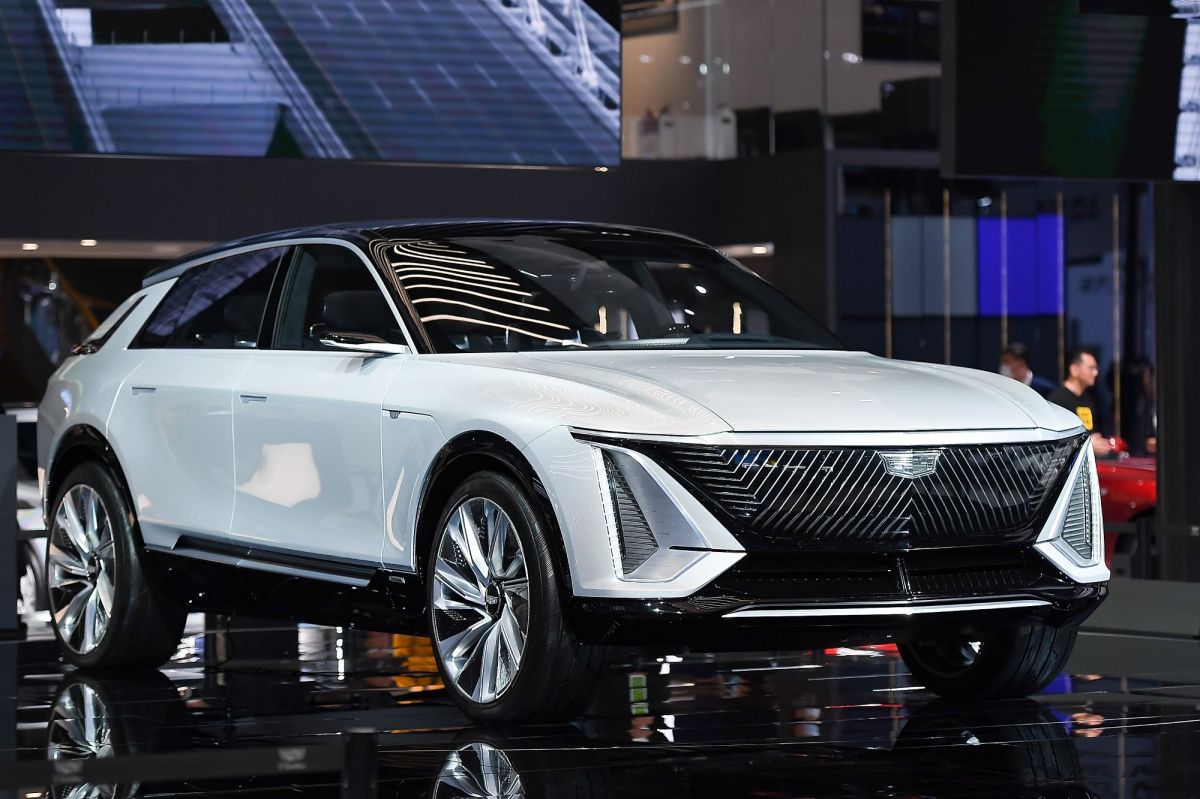 2 Reasons to Buy a 2023 Cadillac Lyriq and Not a Tesla Model X, & 1