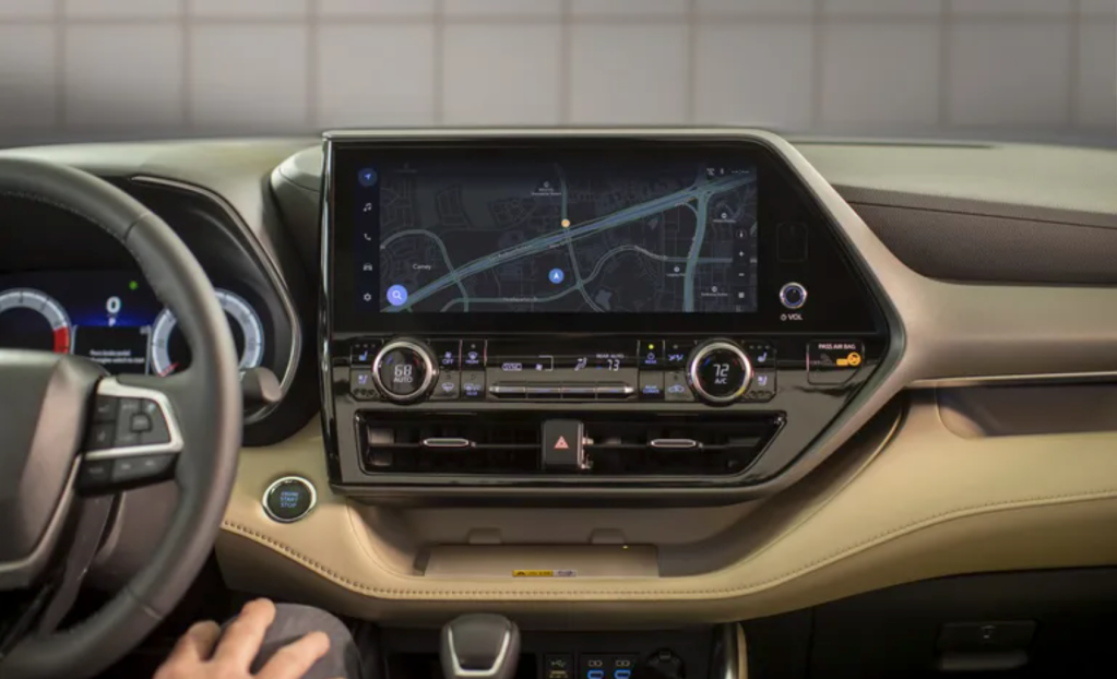 2023 Toyota Highlander interior