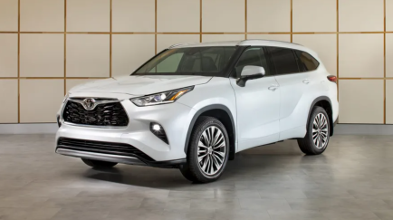 The New 2023 Toyota Highlander Is Missing Two Cylinders
