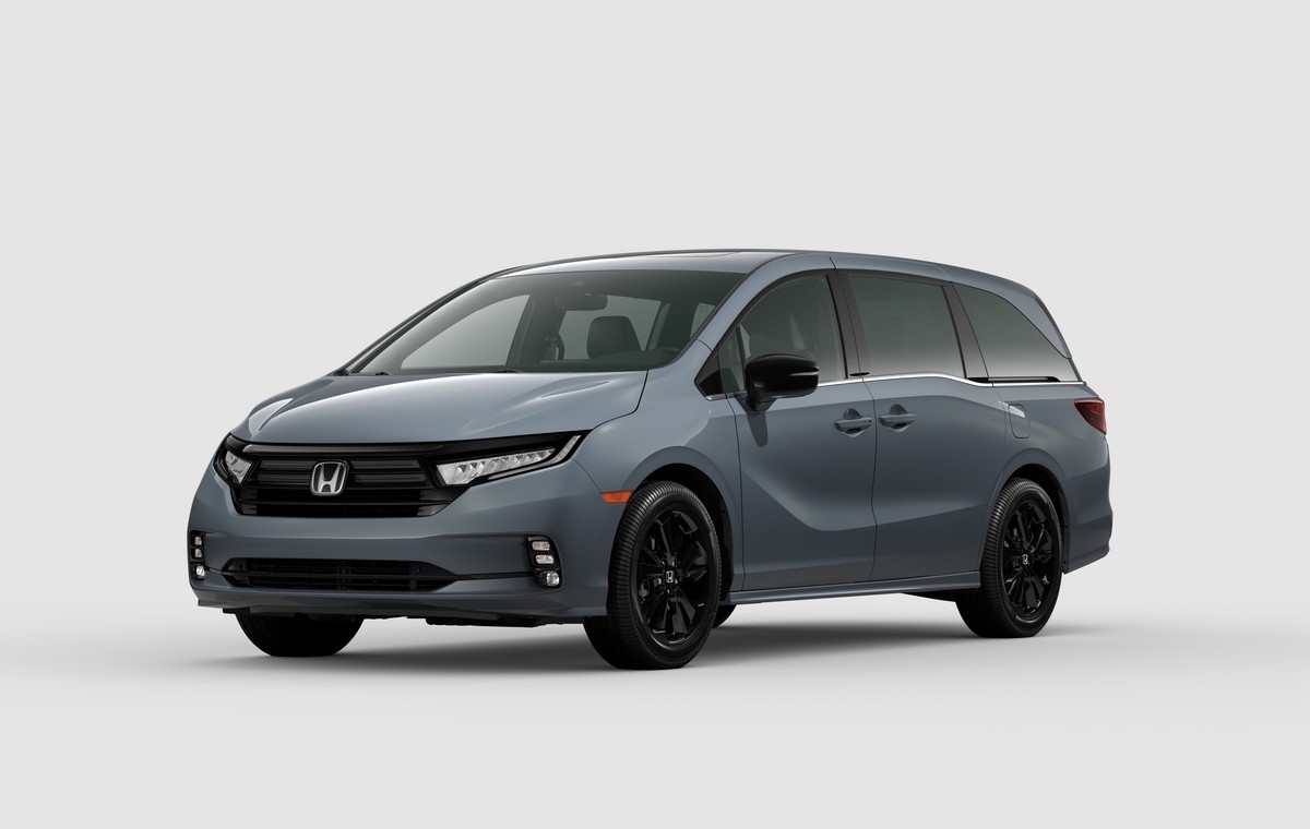 Front angle view of a 2023 Honda Odyssey, one of the new Honda cars with Honda Service Pass free maintenance plan