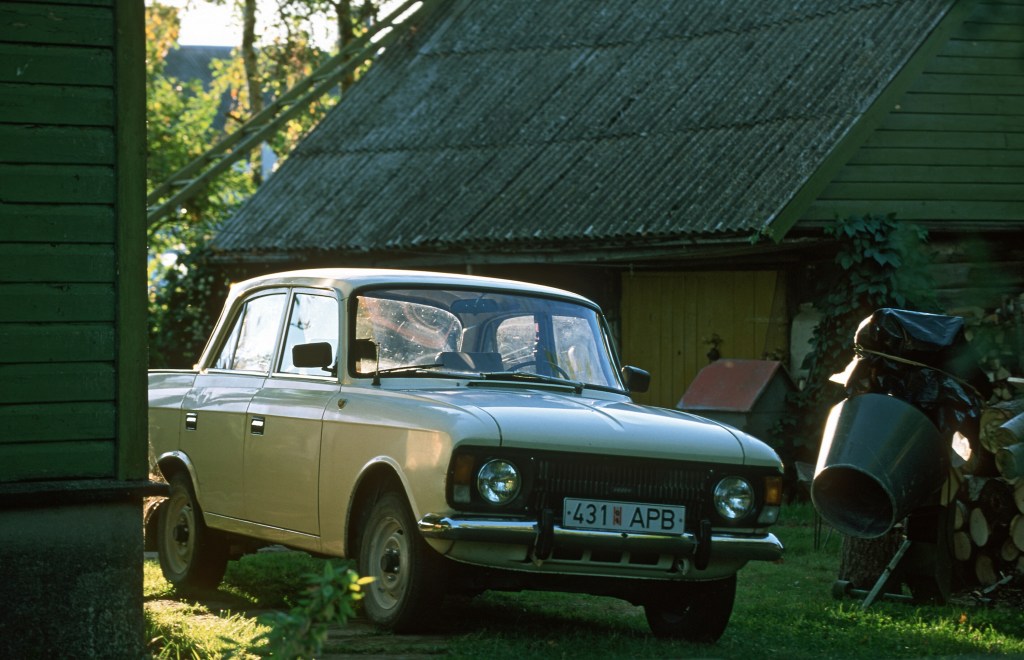A classic beige Moskvich car in a Russian farmyard