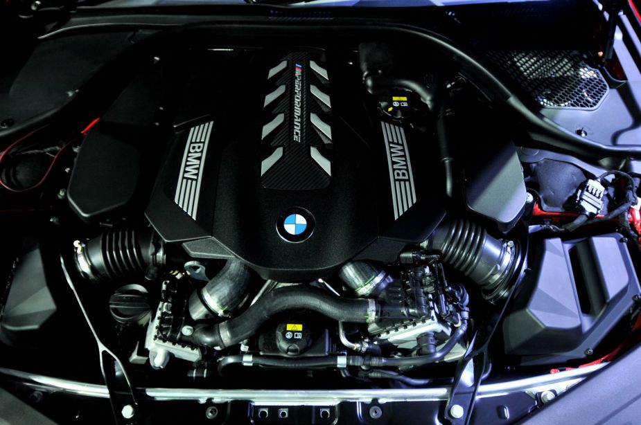 BMW 8 Series M850i Drive Coupe engine and powertrain