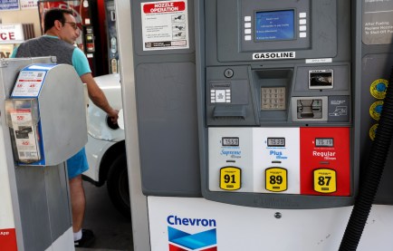 Consumer Reports Recommends 5 Gas Apps to Save Money at the Pump