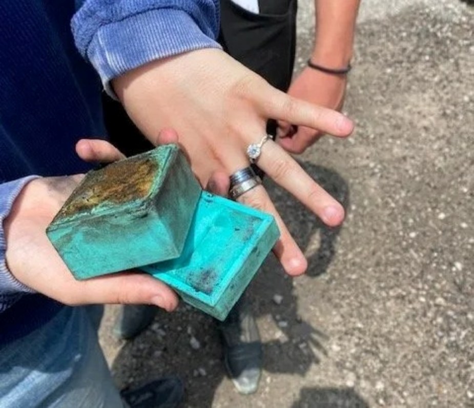 Couple with an engagement ring that survived a car fire in Tennessee