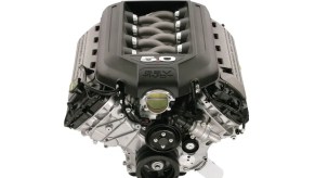 Tip up of Ford 5.0-liter Coyote V8 engine
