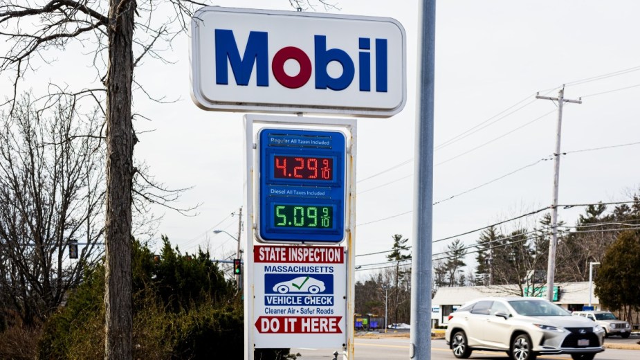 gas prices in massachusetts at a mobil