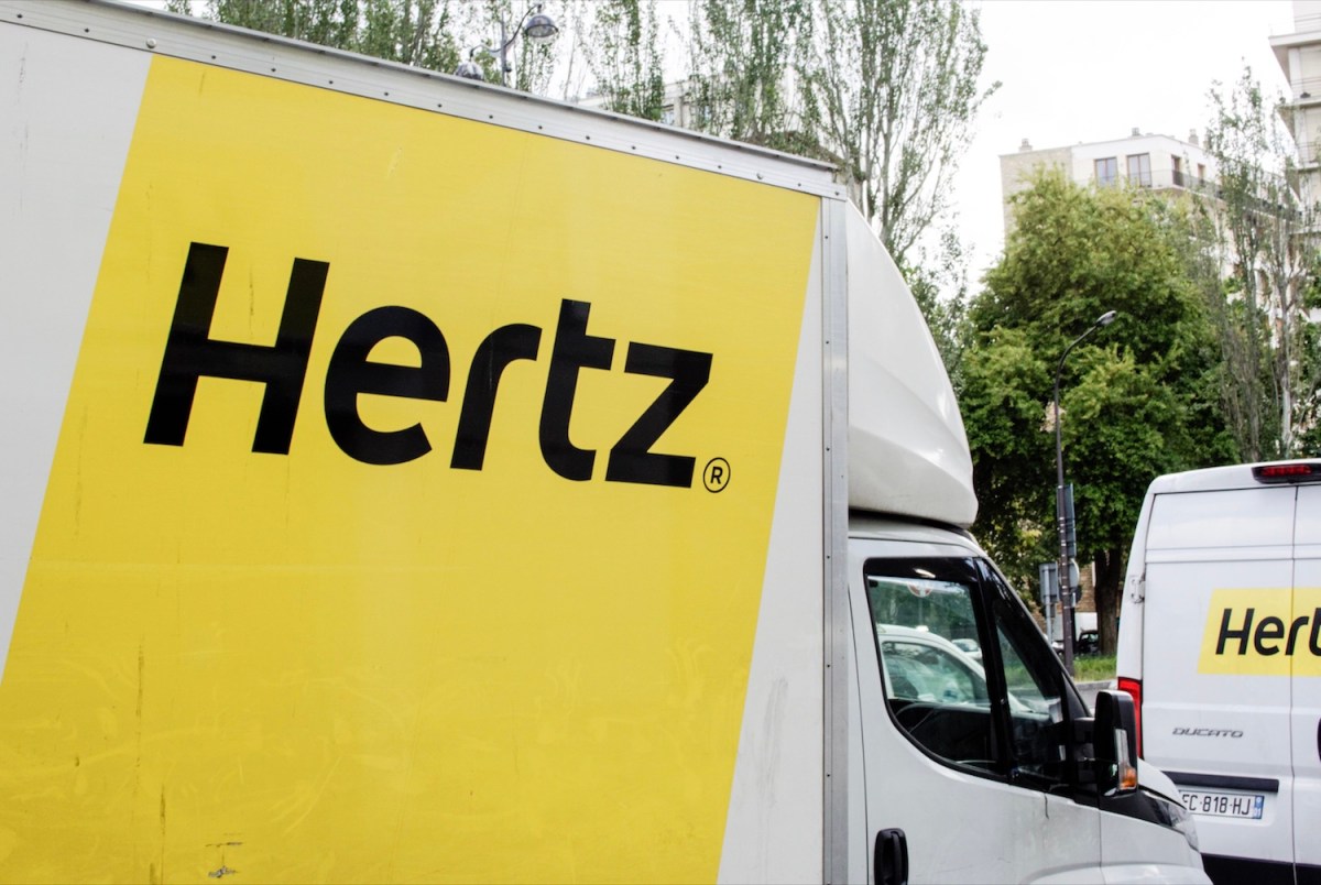 Hertz Waives Young Renter Fee for College Grads