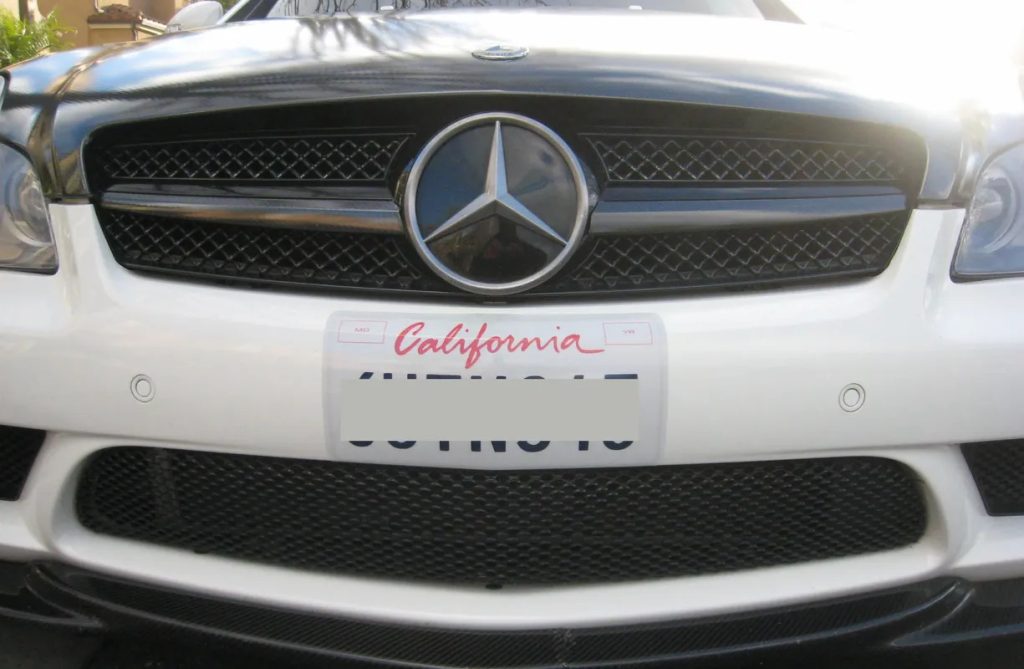 A Mercedes with a front license plate let wrap, the best way to get around a front license plate.