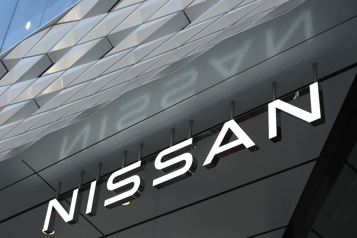 Nissan exploding sunroof lawsuit, Nissan sunroof