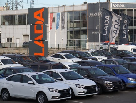 Russian Economy Crash Almost Entirely Eliminates New Car Purchases 2022