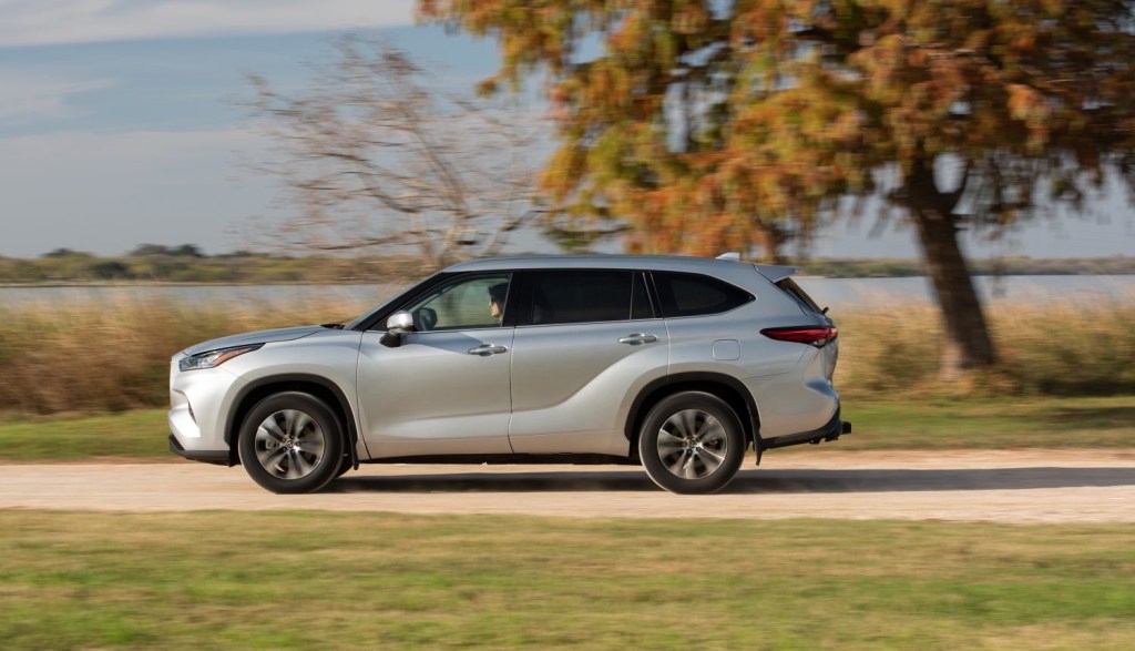 Consumer reports only recommends 1 midsize SUV with a hybrid engine, the 2022 Toyota Highlander.