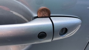 Coin in a car door handle myth