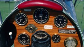 A flight cockpit of an Arrow Active 2 with an RPM gauge