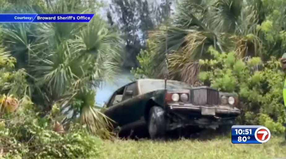 A submerged Bentley found in a Florida lake is recovered 