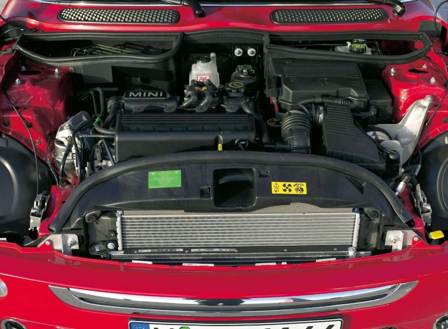 The 1.6-liter four-cylinder engine in a red 2005 R50 Mini Cooper