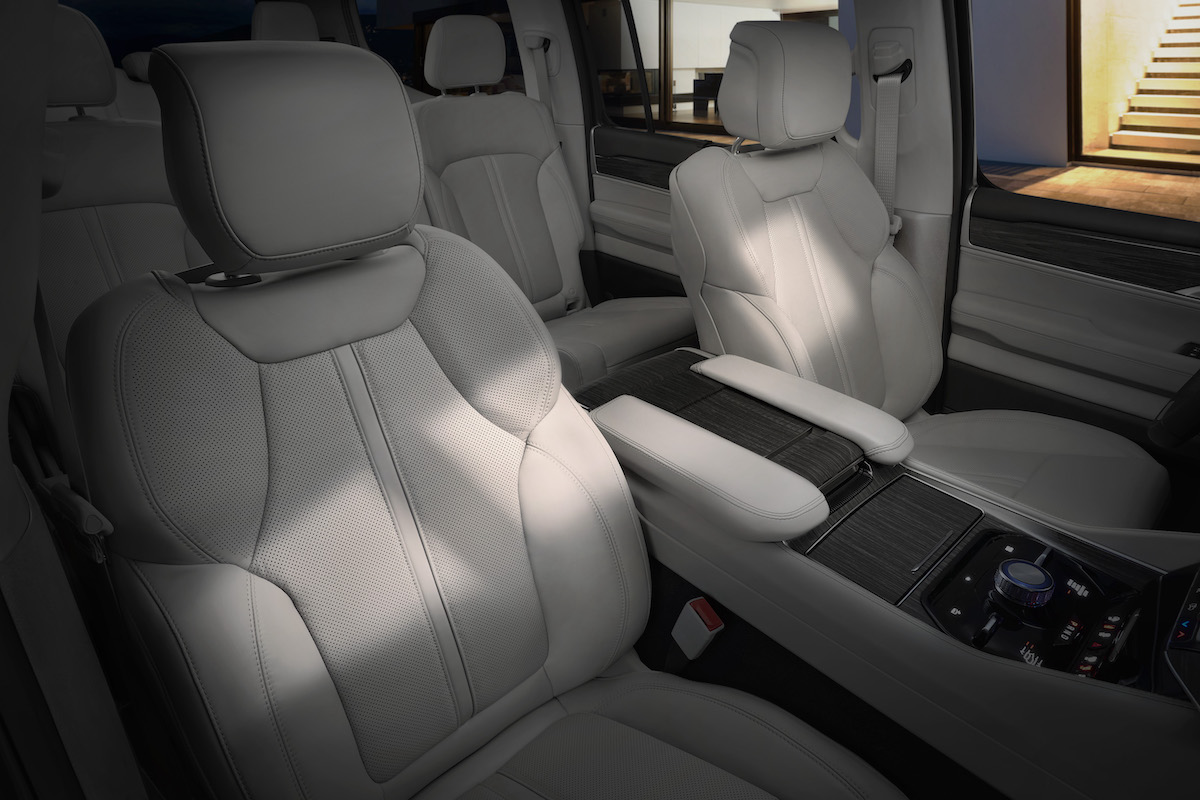 2022 Jeep Wagoneer seating Wagoneer seats