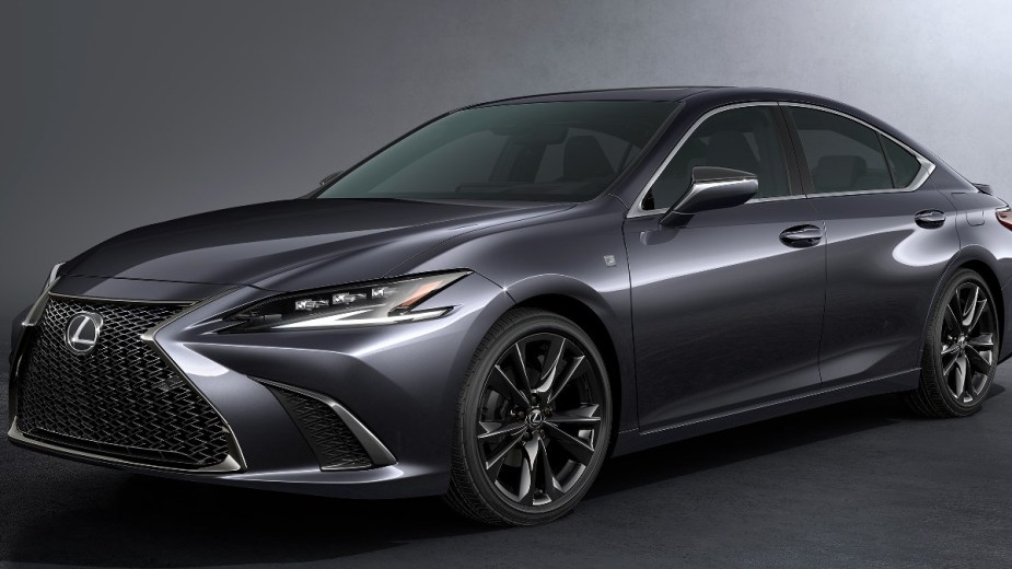 a gray 2022 lexus es, a luxurious new sedan perfect for you