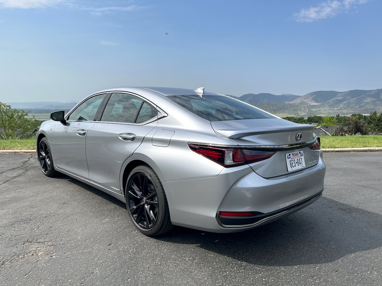 2022 Lexus ES300h F Sport rear corner