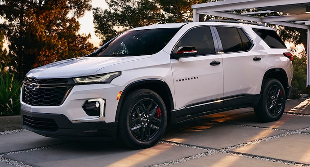 A white 2023 Chevrolet Traverse midsize SUV is parked.