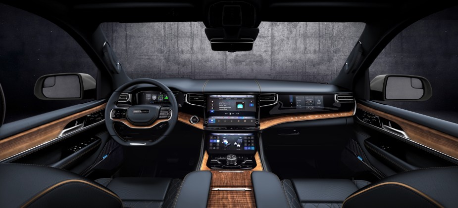 The interior of the 2023 Jeep Grand Cherokee has screens, wood and leather everywhere. 