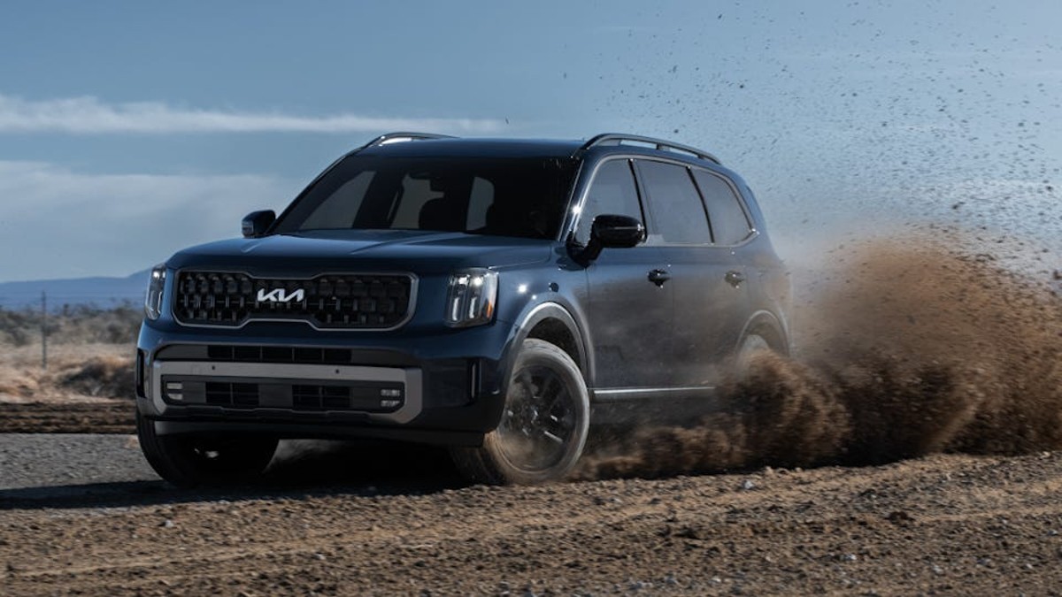 A 2023 Kia Telluride playing in the dirt