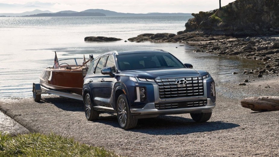 This 2023 Palisade SUV is Towing a boat