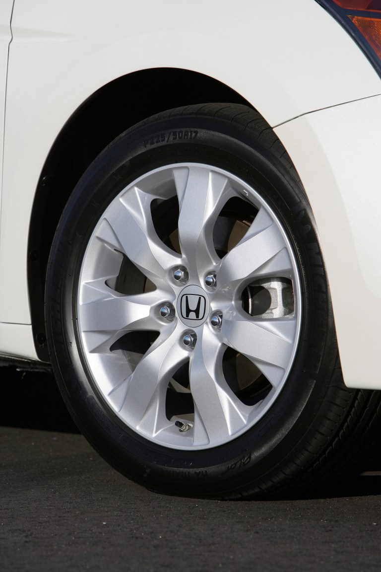 7 Most Common 20082012 8thGen Honda Accord Problems After 100,000 Miles