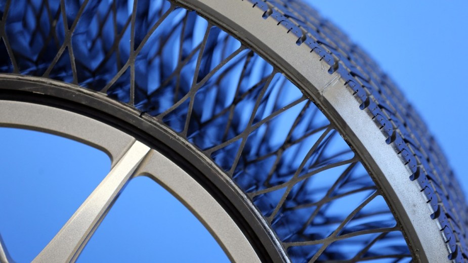 a close view at how an airless tire looks and why it works without air