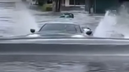 Corvette Drives on a Flooded Florida Street Like a Submarine
