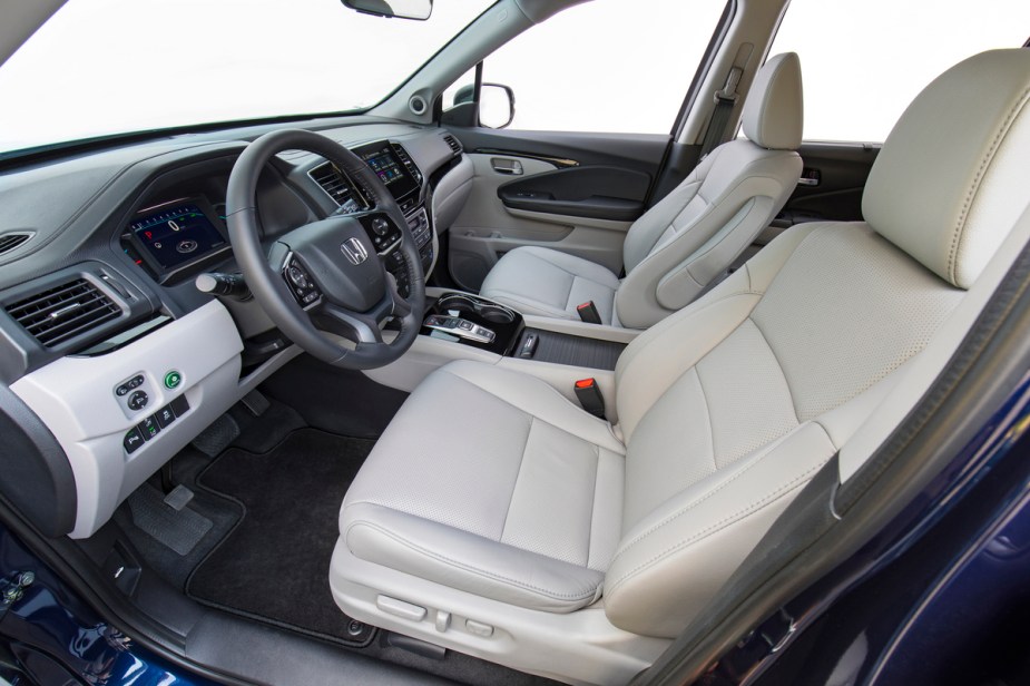 Dashboard and front seats in 2022 Honda Pilot
