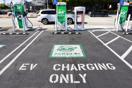 The Electric Vehicle Charging Situation Pushes Forward With Tesla, GM, and Ford