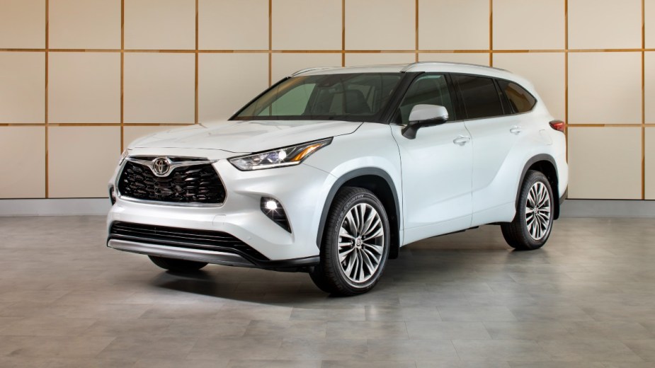 Front angle view of white 2023 Toyota Highlander