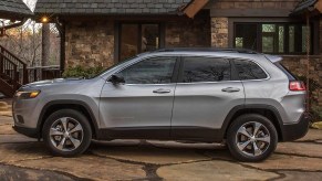 A silver 2022 Jeep Cherokee outside of a house.