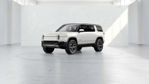 Rivian R1S deliveries are delayed again