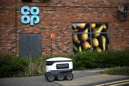 Robot Grocery Delivery Begins With Only a Few Getting Lost