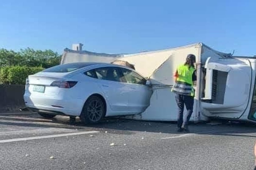Tesla crash 