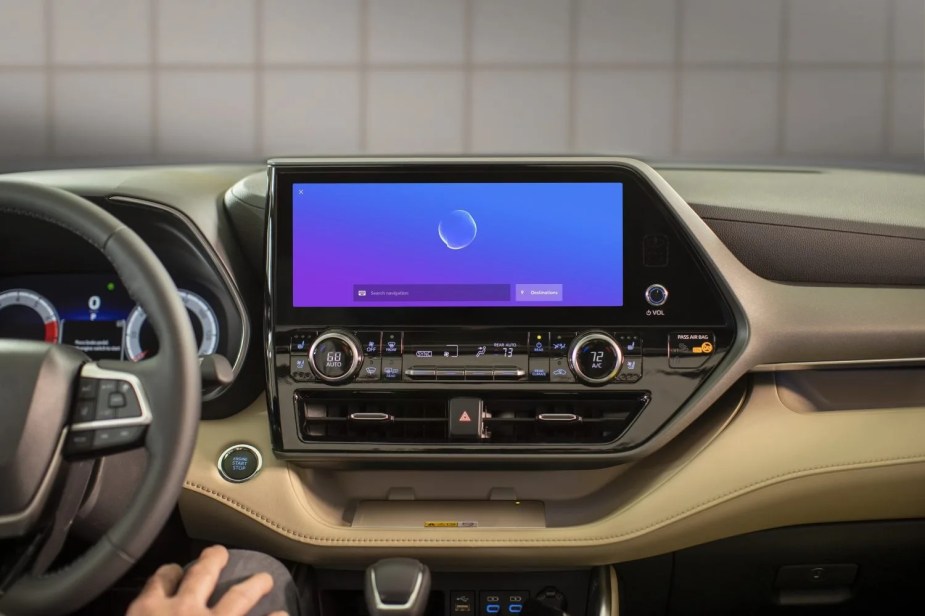 Touchscreen in 2023 Toyota Highlander