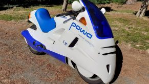 Yamaha Moko Powa D10 in blue and white