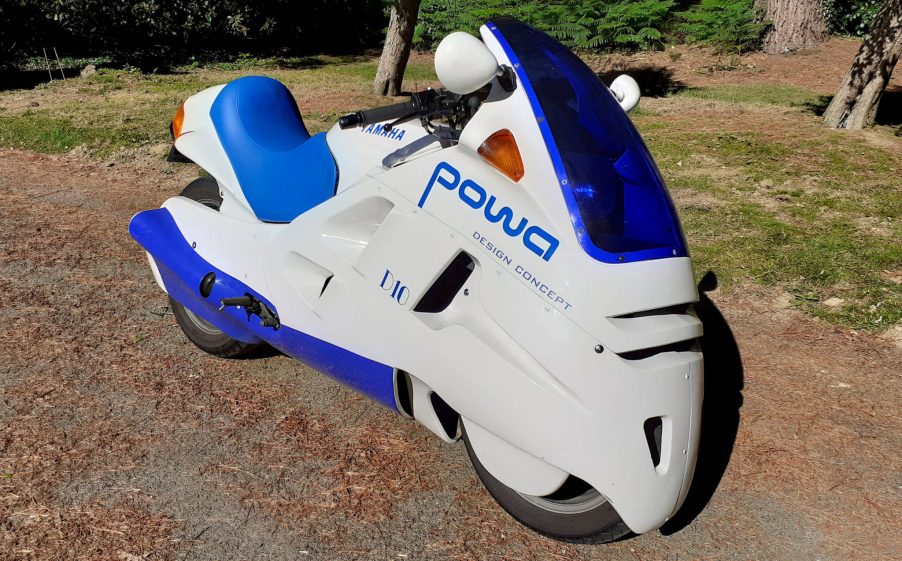 Yamaha Moko Powa D10 in blue and white