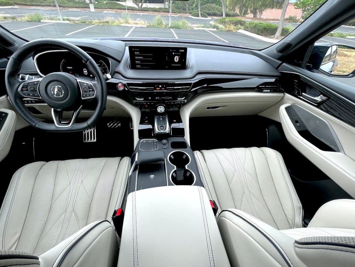 The front-facing view of the first row in the 2022 Acura MDX Type S.