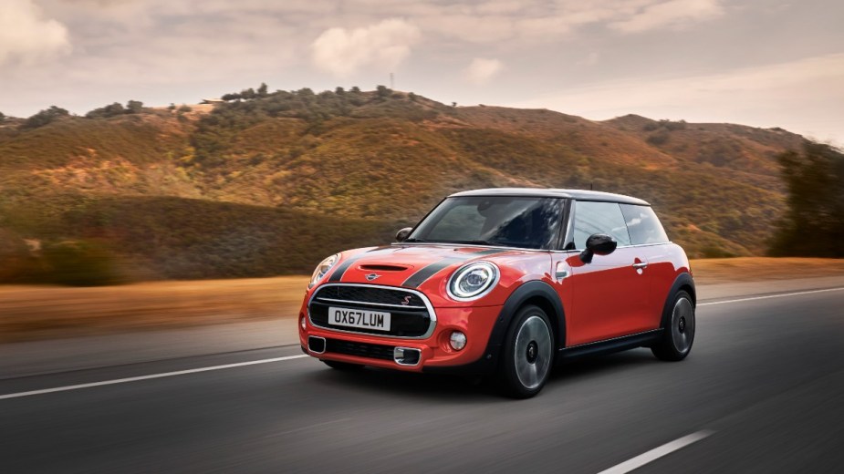 the 2022 mini cooper hardtop, a small car more drivers can fall in love with