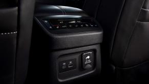 2022 Nissan Pathfinder rear seat A/C controls