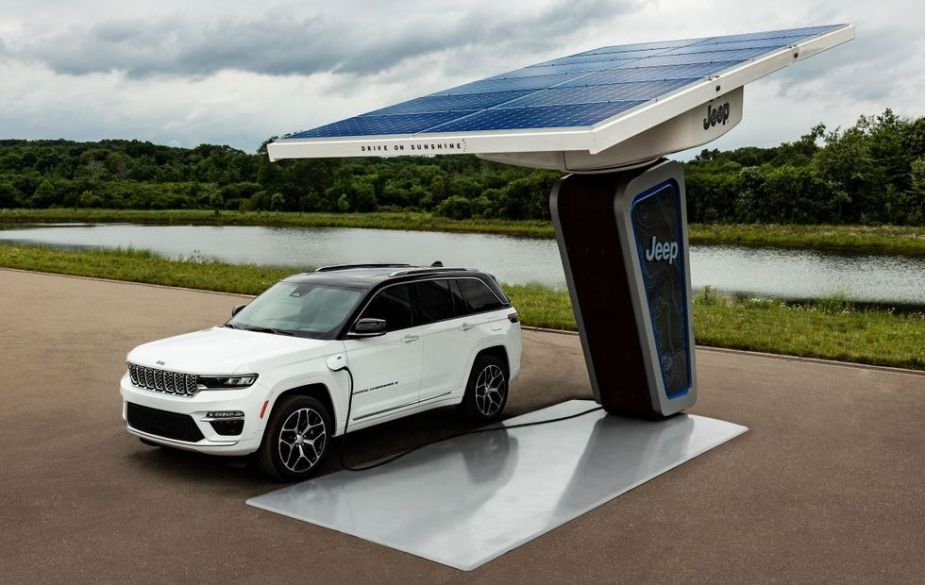 The 2022 Jeep Grand Cherokee 4xe charging 