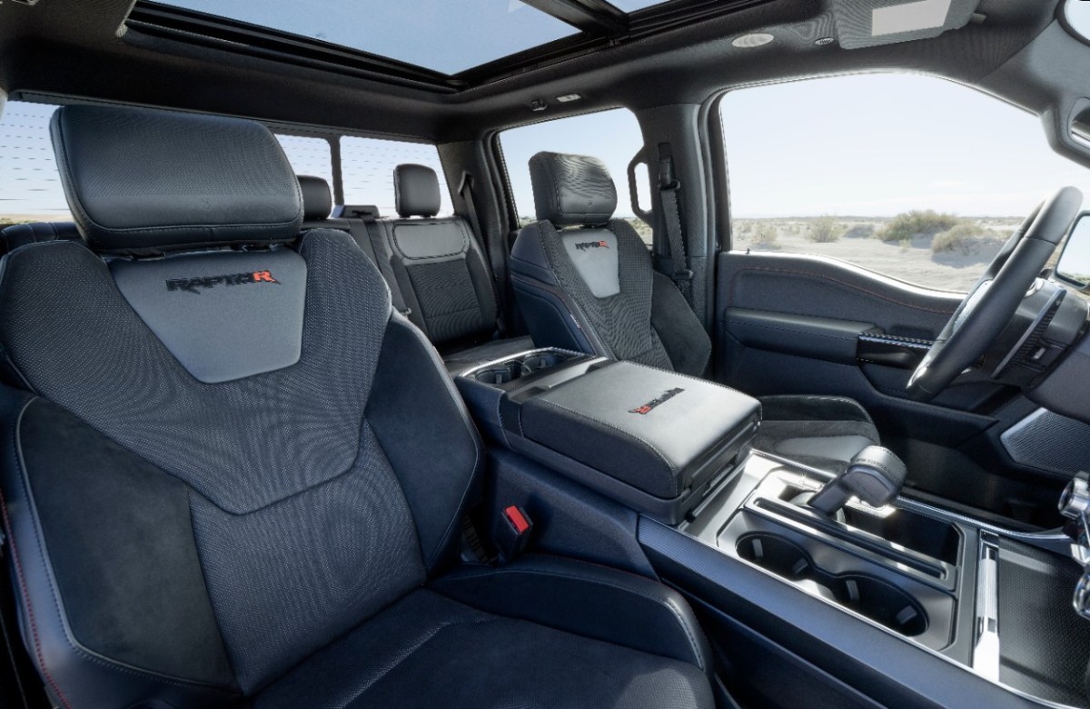 The interior of the Raptor R in grey and orange. 