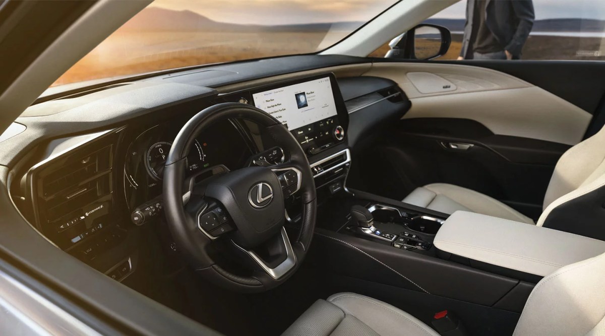 The interior of the new 2023 Lexus RX will have a 14-inch screen and five color options. 