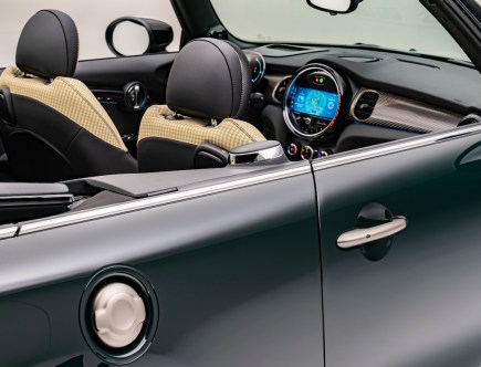 Does the 2023 Mini Cooper Have Apple CarPlay?